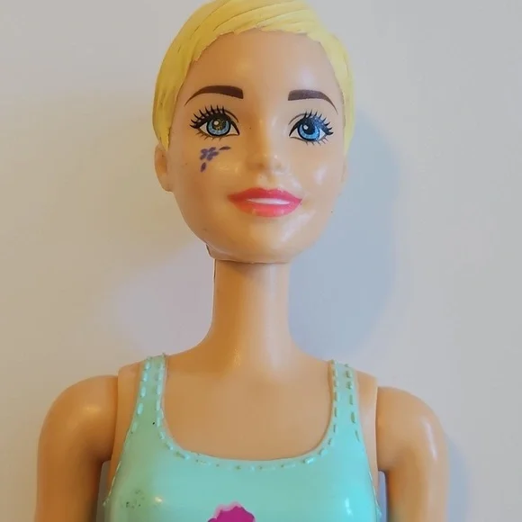 Barbie in Aqua Swimsuit - Picture 2 of 4